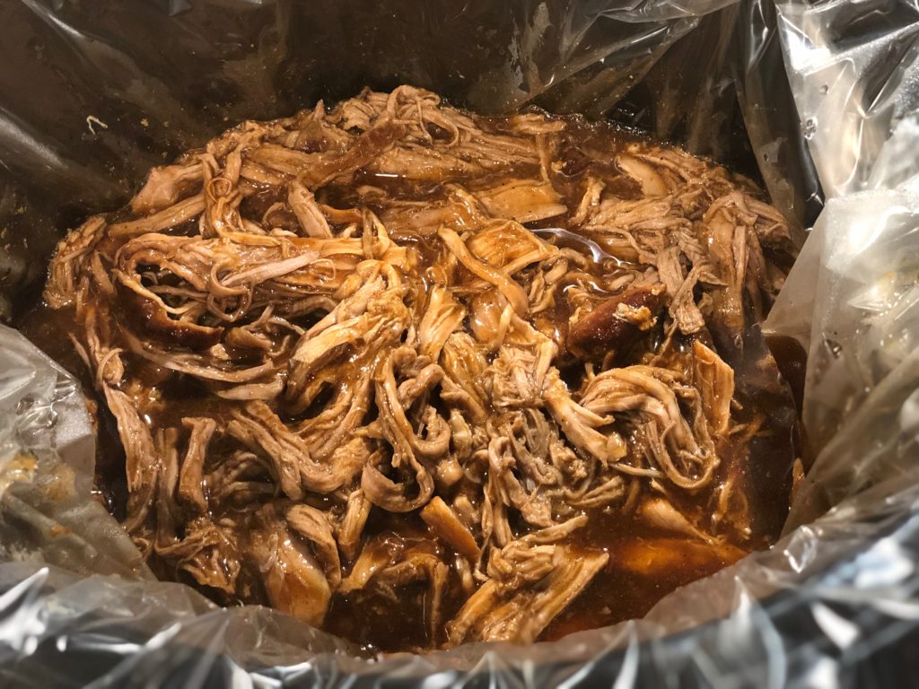 Slow cooker pulled pork in barbecue sauce